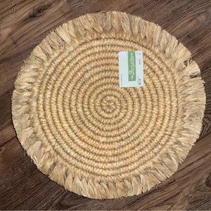 Fringe charger placemat